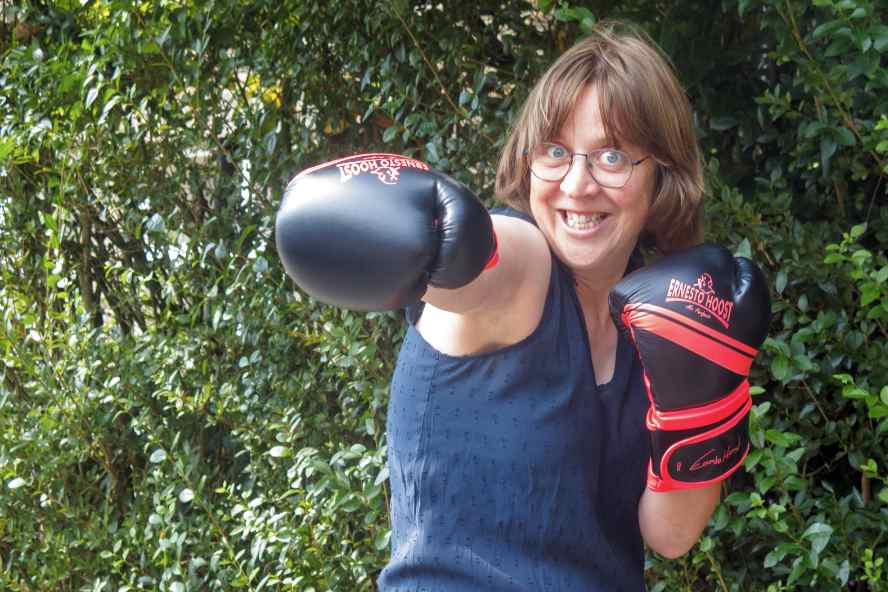 anne aan het boksen