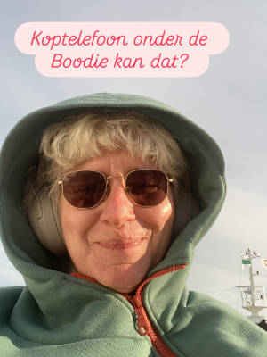 boodie met koptelefoon